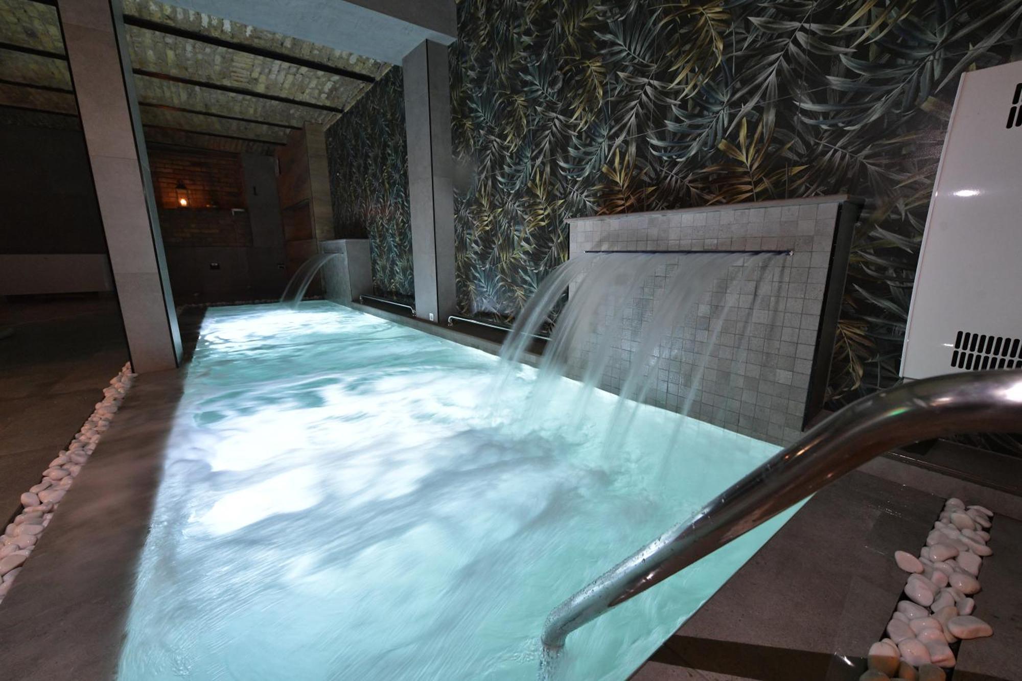 Royal Wellness And Spa 鲁马 外观 照片